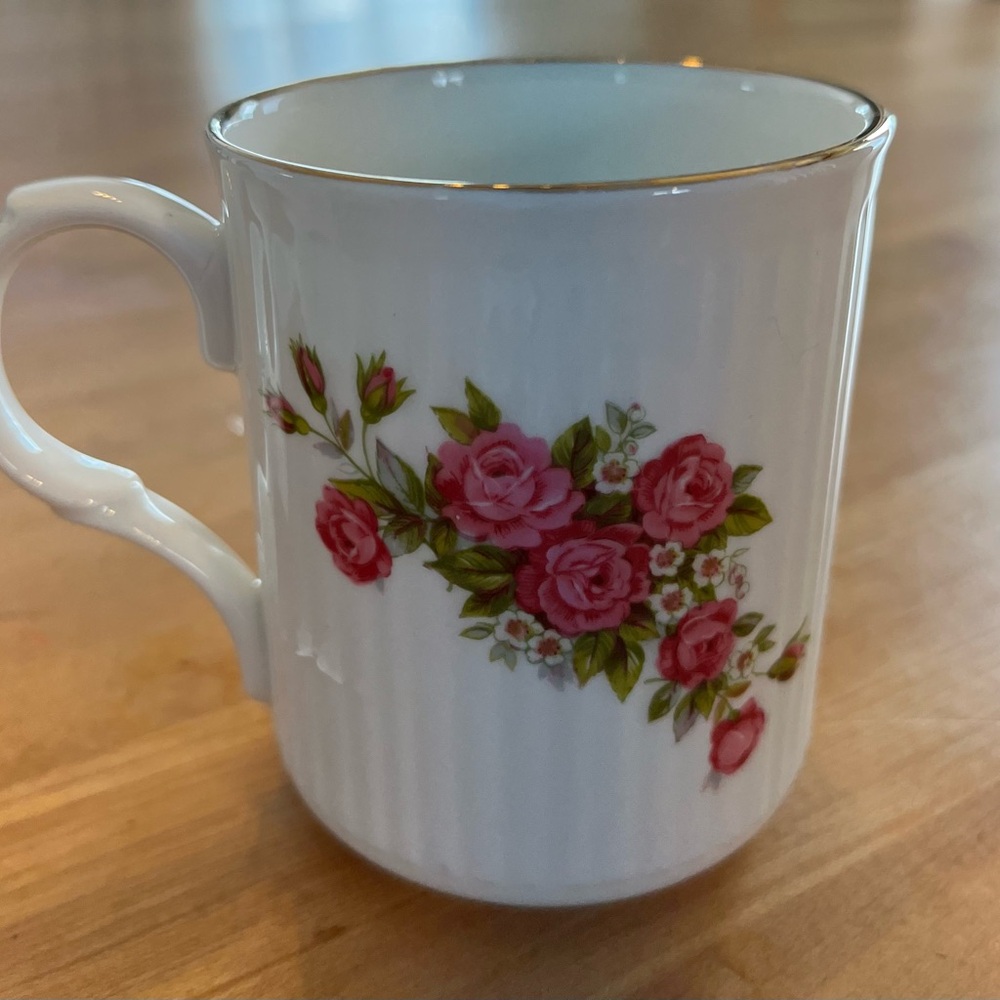 Beautiful Sadler Pink Roses Straight sided Ribbed Coffee Mug - Picture 2 of 3